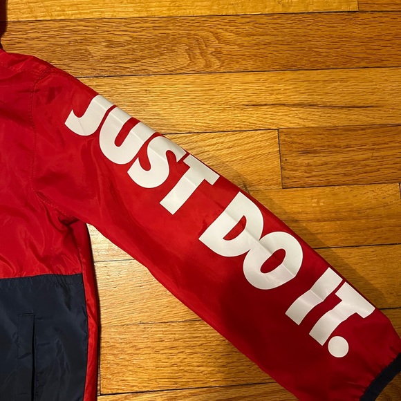 Boys Nike windbreaker jacket size 4T - Picture 3 of 4
